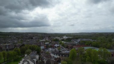 Güneydoğu İngiltere 'nin tarihi Canterbury şehrinin hava manzarası. 20 Nisan 2024