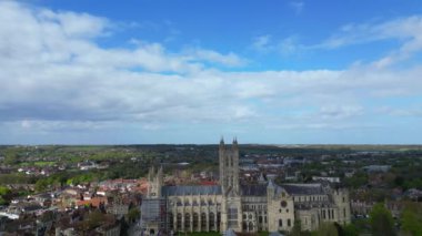 Güneydoğu İngiltere 'nin tarihi Canterbury şehrinin hava manzarası. 20 Nisan 2024