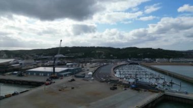 Dover Limanı ve Okyanusu Yüksek Açılı Manzarası, İngiltere Büyük Britanya. 20 Nisan 2024