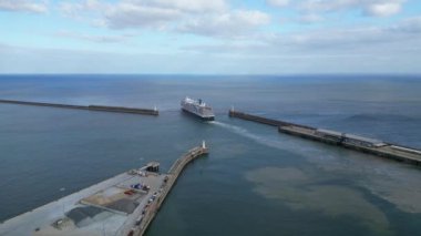 Dover Limanı ve Okyanusu Yüksek Açılı Manzarası, İngiltere Büyük Britanya. 20 Nisan 2024