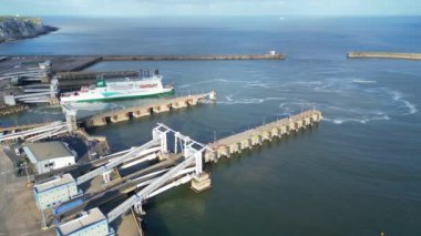 Dover Limanı ve Okyanusu Yüksek Açılı Manzarası, İngiltere Büyük Britanya. 20 Nisan 2024