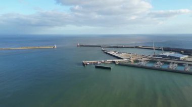 Dover Limanı ve Okyanusu Yüksek Açılı Manzarası, İngiltere Büyük Britanya. 20 Nisan 2024