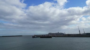 Dover Limanı ve Okyanusu Yüksek Açılı Manzarası, İngiltere Büyük Britanya. 20 Nisan 2024