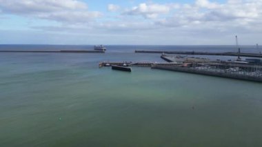 Dover Limanı ve Okyanusu Yüksek Açılı Manzarası, İngiltere Büyük Britanya. 20 Nisan 2024