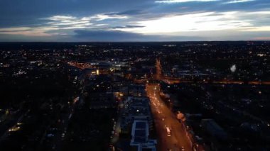 İngiltere 'nin Cambridgeshire kentindeki Aydınlanmış Tarihi Cambridge Şehir Merkezi Hava Gecesi Görünümü. 21 Mart 2024