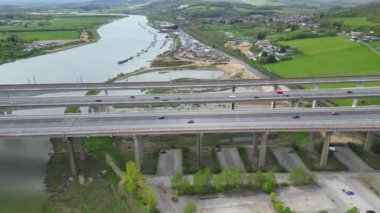 Yüksek Angle Drone 'un Rochester City Kamera Görüntüsü Thames nehrinde, İngiltere' de. 20 Nisan 2024