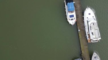 Yüksek Angle Drone 'un Rochester City Kamera Görüntüsü Thames nehrinde, İngiltere' de. 20 Nisan 2024