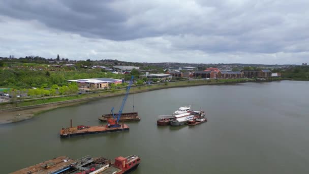 High Angle Drone Camera Filmación Rochester City Situado River Thames — Vídeos de Stock