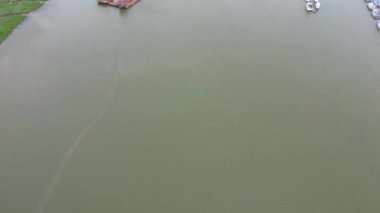 Yüksek Angle Drone 'un Rochester City Kamera Görüntüsü Thames nehrinde, İngiltere' de. 20 Nisan 2024