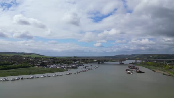 High Angle Drone Camera Recorage Rochester City Położony Nad Tamizą — Wideo stockowe