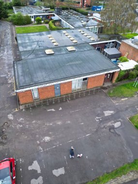 İngiltere 'de Bulutlu ve Yağmurlu Gün sırasında Londra' nın Merkez Borehamwood şehrinin hava görüntüsü. 4 Nisan 2024