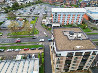 İngiltere 'de Bulutlu ve Yağmurlu Gün sırasında Londra' nın Merkez Borehamwood şehrinin hava görüntüsü. 4 Nisan 2024