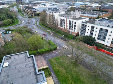 İngiltere 'de Bulutlu ve Yağmurlu Gün sırasında Londra' nın Merkez Borehamwood şehrinin hava görüntüsü. 4 Nisan 2024