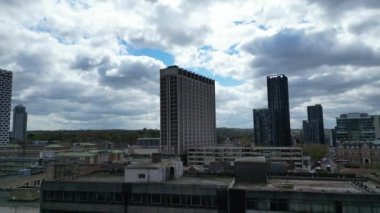 İngiltere 'nin Orta Batı Croydon Londra şehrinin muhteşem Yüksek Açılı Manzarası. 24 Nisan 2024