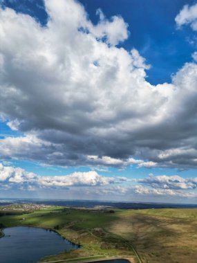İngiltere 'nin Sheffield şehrinin tepelerindeki Redmires Su Rezervleri' nin En Güzel İngiliz Manzarası Yüksek Açılı Manzarası, 30 Nisan 2024