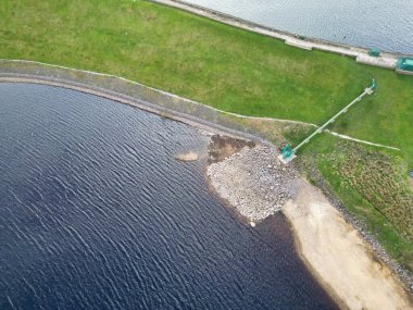 İngiltere 'nin Sheffield şehrinin tepelerindeki Redmires Su Rezervleri' nin En Güzel İngiliz Manzarası Yüksek Açılı Manzarası, 30 Nisan 2024