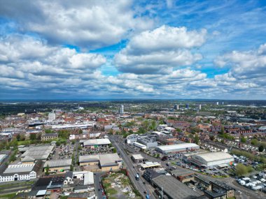 İngiltere 'nin Batı Midlands kentindeki Wolverhampton şehrinin yüksek açılı görüntüsü. 4 Mayıs 2024