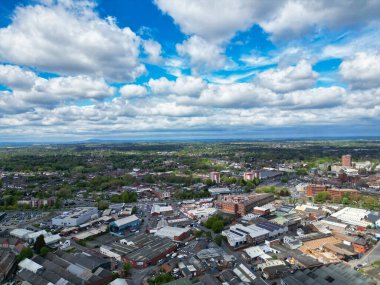 İngiltere 'nin Batı Midlands kentindeki Wolverhampton şehrinin yüksek açılı görüntüsü. 4 Mayıs 2024