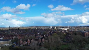 İngiltere 'nin tarihi Oxford şehrinde Thames Nehri ve Park' tan Yüksek Açı Manzarası. 23 Mart 2024