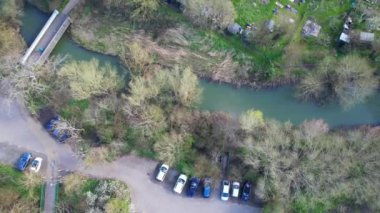 İngiltere 'nin tarihi Oxford şehrinde Thames Nehri ve Park' tan Yüksek Açı Manzarası. 23 Mart 2024