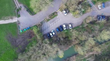 İngiltere 'nin tarihi Oxford şehrinde Thames Nehri ve Park' tan Yüksek Açı Manzarası. 23 Mart 2024