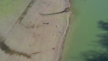 İngiltere 'nin tarihi Oxford şehrinde Thames Nehri ve Park' tan Yüksek Açı Manzarası. 23 Mart 2024