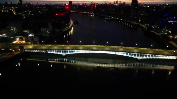 Night Footage Van Illuminated Wandsworth Central London Bij River Thames — Stockvideo