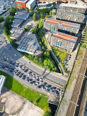 İngiltere üzerinde güneşli bir günde Manchester City Center Buildings 'in yüksek açılı görüntüsü. 5 Mayıs 2024