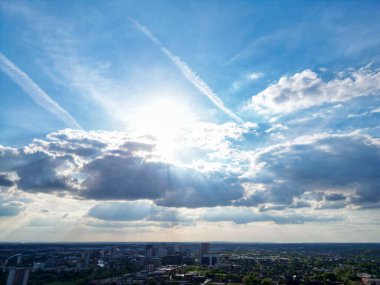 İngiltere üzerinde güneşli bir günde Manchester City Center Buildings 'in yüksek açılı görüntüsü. 5 Mayıs 2024