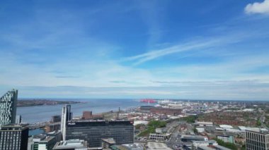 İngiltere 'nin kuzeybatısındaki Liverpool' daki Modern Britanya Şehir Merkezi 'nin Hava Görüntüsü. 5 Mayıs 2024