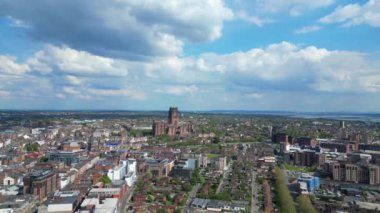 İngiltere 'nin kuzeybatısındaki Liverpool' daki Modern Britanya Şehir Merkezi 'nin Hava Görüntüsü. 5 Mayıs 2024