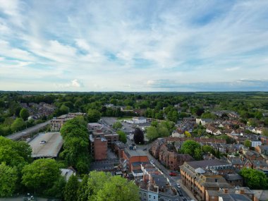 Günbatımında İngiliz Tarihi Kenti Winchester Central 'ın Yüksek Açılı Manzarası. İngiltere Birleşik Krallık, 17 Mayıs 2024