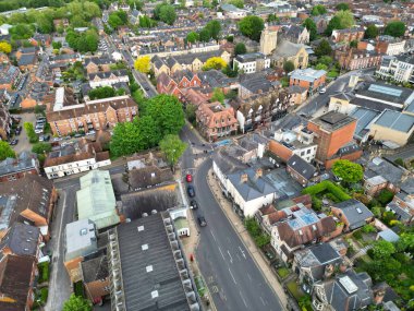 Günbatımında İngiliz Tarihi Kenti Winchester Central 'ın Yüksek Açılı Manzarası. İngiltere Birleşik Krallık, 17 Mayıs 2024