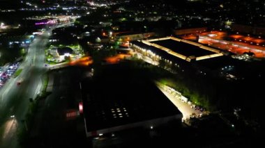 Gece boyunca İngiltere 'nin merkezi Sheffield şehrinin yüksek açılı görüntüsü. Birleşik Krallık. 29 Nisan 2024