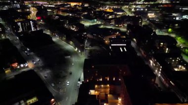 Gece boyunca İngiltere 'nin merkezi Sheffield şehrinin yüksek açılı görüntüsü. Birleşik Krallık. 29 Nisan 2024