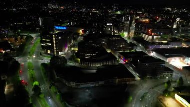 Gece boyunca İngiltere 'nin merkezi Sheffield şehrinin yüksek açılı görüntüsü. Birleşik Krallık. 29 Nisan 2024