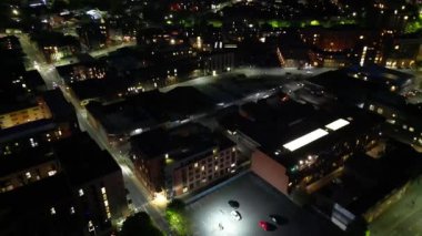 Gece boyunca İngiltere 'nin merkezi Sheffield şehrinin yüksek açılı görüntüsü. Birleşik Krallık. 29 Nisan 2024