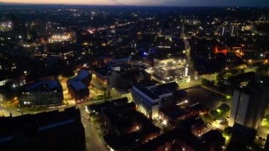 Açık Gece sırasında İngiltere 'nin Aydınlanmış Merkez Leicester şehrinin Yüksek Açılı Hızlandırılmış Görüntüsü. 26 Nisan 2024
