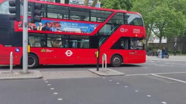 River Thames Albert Köprüsü 'ndeki Central Chelsea Londra şehri Londra, İngiltere. 3 Haziran 2024