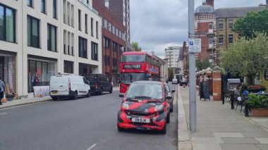 River Thames Albert Köprüsü 'ndeki Central Chelsea Londra şehri Londra, İngiltere. 3 Haziran 2024