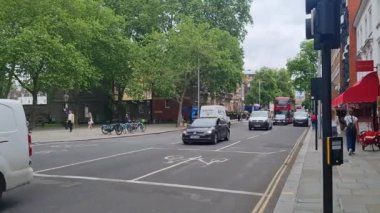River Thames Albert Köprüsü 'ndeki Central Chelsea Londra şehri Londra, İngiltere. 3 Haziran 2024