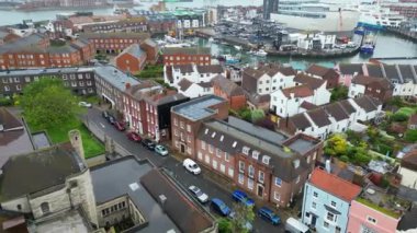 Yağmur ve Bulutlu Gün sırasında Birleşik Krallık 'ın Eski Portsmouth Merkez Şehri' nin Hava Görüntüsü. 16 Mayıs 2024