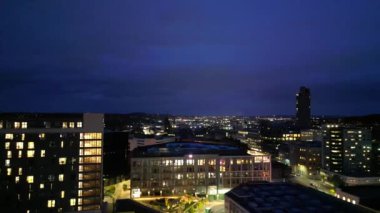 Gece boyunca İngiltere 'nin merkezi Sheffield şehrinin hava görüntüsü. Birleşik Krallık. 29 Nisan 2024