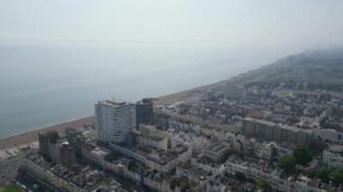 İngiltere 'nin Brighton şehrindeki British Beach ve Ocean' ın havadan görüntüsü. 9 Mayıs 2024