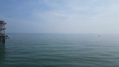 İngiltere 'nin Brighton şehrindeki British Beach ve Ocean' ın havadan görüntüsü. 9 Mayıs 2024