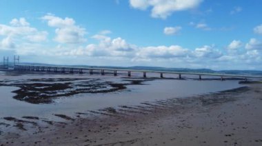 Severn Nehri 'ndeki Severn Köyü' nün yüksek açılı görüntüsü İngiltere ve Galler 'i İngiltere' ye bağlayan Via Long Bridge, Birleşik Krallık. 27 Mayıs 2024