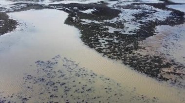 Severn Nehri 'ndeki Severn Köyü' nün yüksek açılı görüntüsü İngiltere ve Galler 'i İngiltere' ye bağlayan Via Long Bridge, Birleşik Krallık. 27 Mayıs 2024