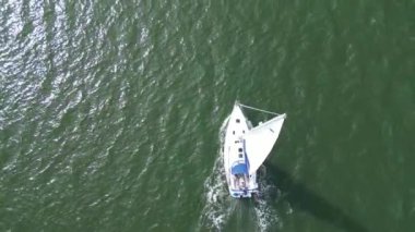 İngiltere 'nin Southampton Limanı' ndaki Lepe Sahili 'ndeki Air View of Boat. 17 Mayıs 2024