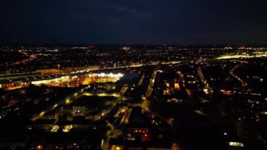Aydınlanmış Cambridge Şehir Merkezi 'nin Gece Hava Görüntüsü. İngiltere, Birleşik Krallık. 21 Mart 2024