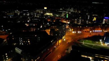 Aydınlanmış Cambridge Şehir Merkezi 'nin Gece Hava Görüntüsü. İngiltere, Birleşik Krallık. 21 Mart 2024